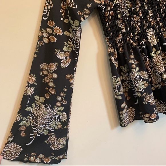 Junior Floral top size small - Picture 2 of 3